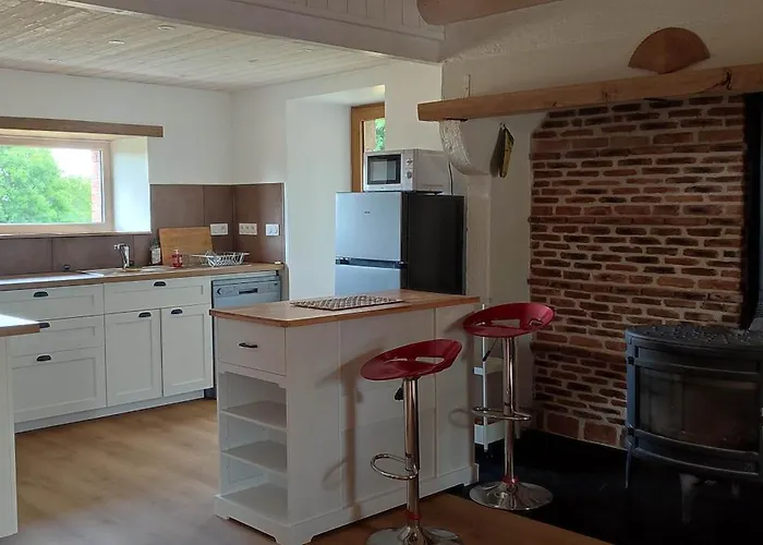 Au Coeur Des Bois A Monadiere *