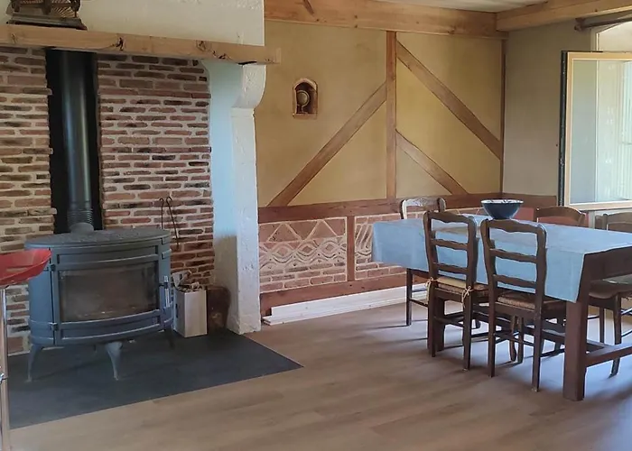 Au Coeur Des Bois A Monadiere Дом отдыха *