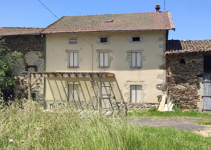 Au Coeur Des Bois A Monadiere