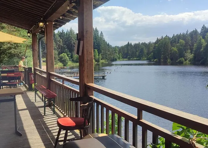 Au Coeur Des Bois A Monadiere Дом отдыха